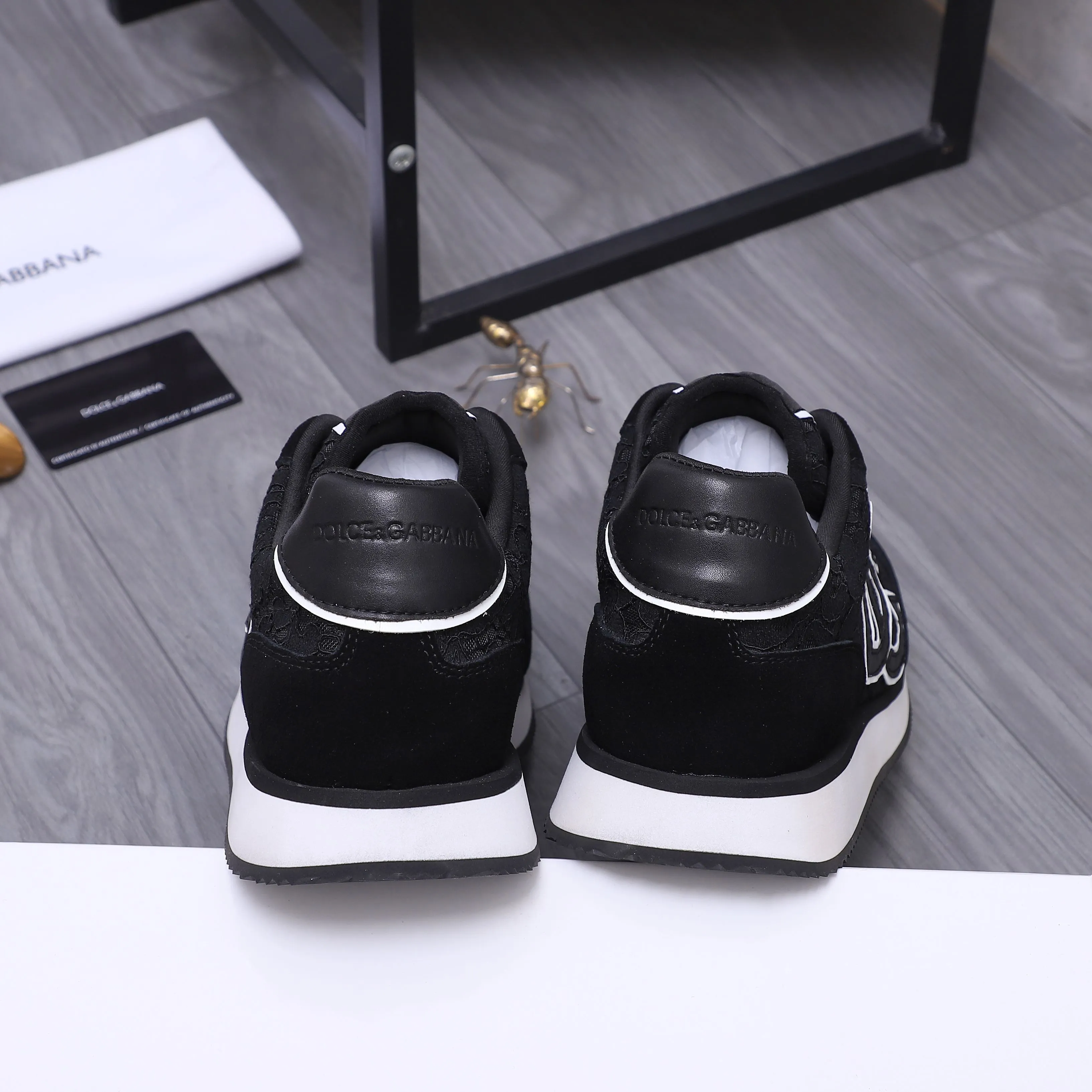 Men's shoes 💰460 Product trademark: DG (Dolce & Gabbana) casual shoes for couples. Regular size: 35-46 (45.46 is custom-made and non-refundable) Product materials: Selected frosted cowhide stitching breathable woven upper, mesh lining, cowhide insole, original outsole